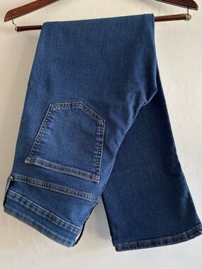 Women’s GAP Mid Rise Classic Straight Jeans S 12/31
